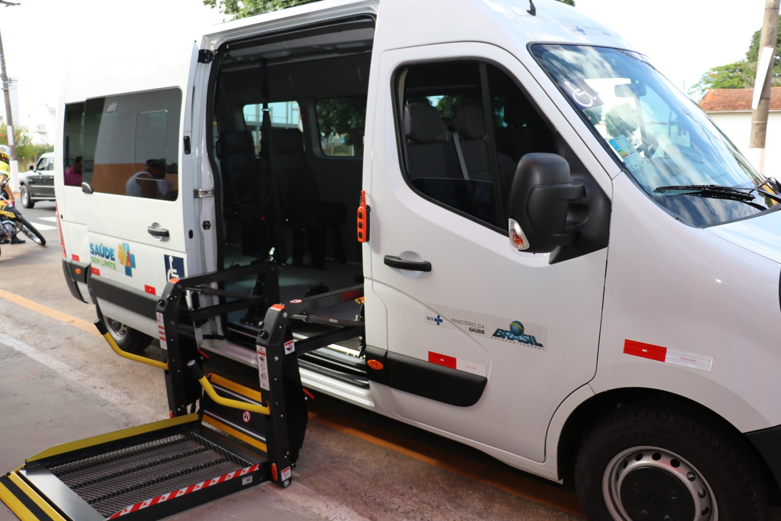 Criança com deficiência vai ser indenizada por prefeitura que interrompeu o fornecimento de transporte adaptado em MG