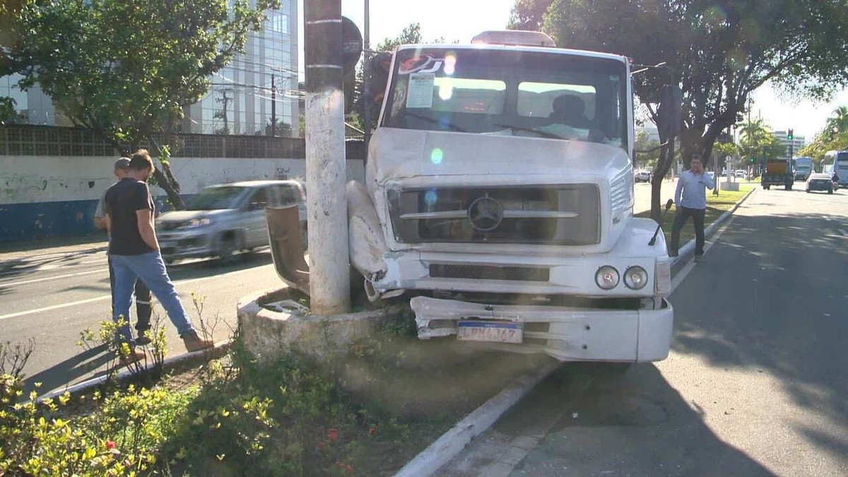 Rebaixar a frente do caminhão está proibido - Matéria - Revista Entre-Vias