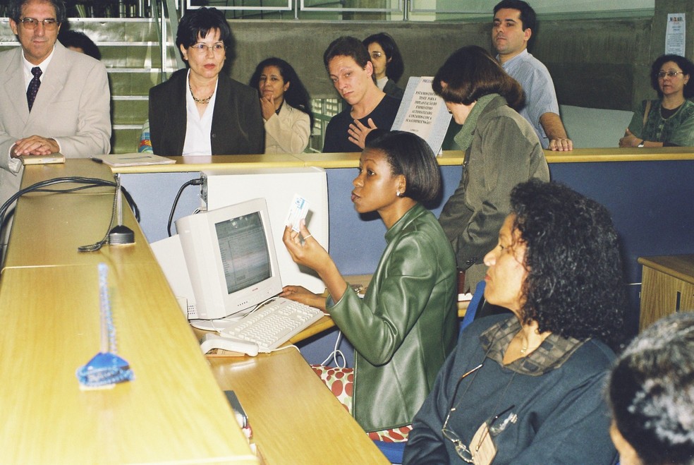 8 de 10
Fl&aacute;via Maria Bastos acompanhou a evolu&ccedil;&atilde;o das bibliotecas ap&oacute;s se formar em Biblioteconomia pela Unesp de Mar&iacute;lia (SP) &mdash; Foto: Arquivo pessoal