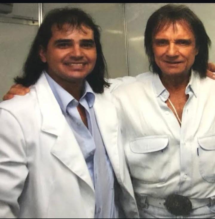 Cover de Roberto Carlos tenta sétimo encontro com o Rei em show de Campina Grande: 'Dar um abraço no meu amigo' 