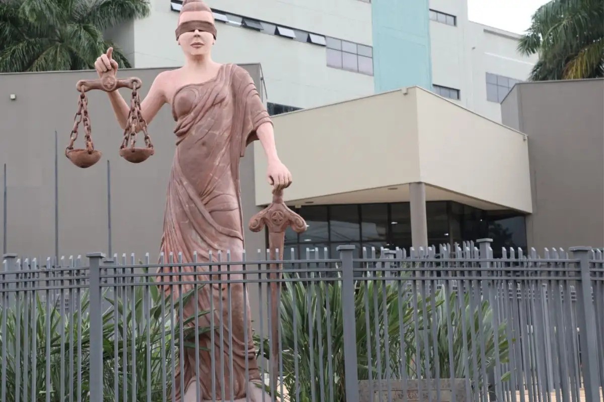 Homem que torturou e manteve esposa em cárcere por 20 anos é condenado a 32 anos