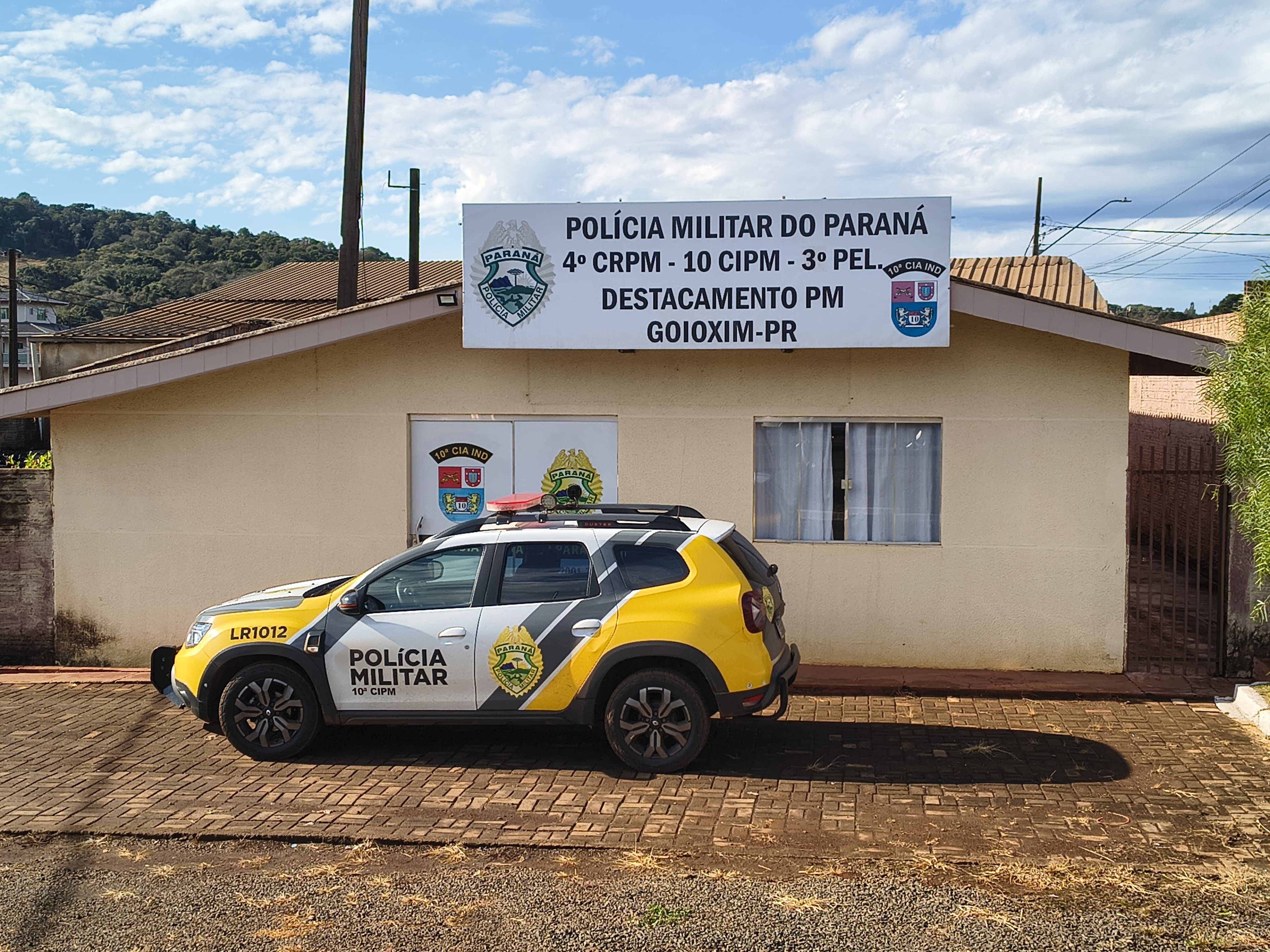 Jovem mantida em cárcere privado pelo próprio pai por três semanas é resgatada pela polícia, no Paraná