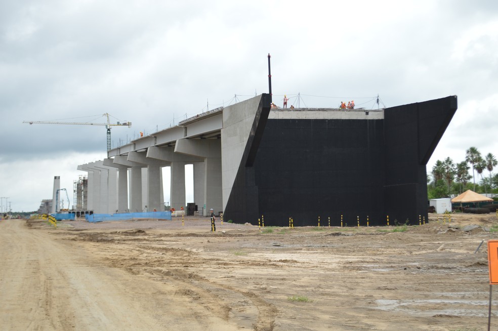 Obra da ponte sobre o rio Paraguai, entre Carmelo Peralta, no Paraguai e Porto Murtinho, em Mato Grosso do Sul — Foto: Anderson Viegas/g1 MS