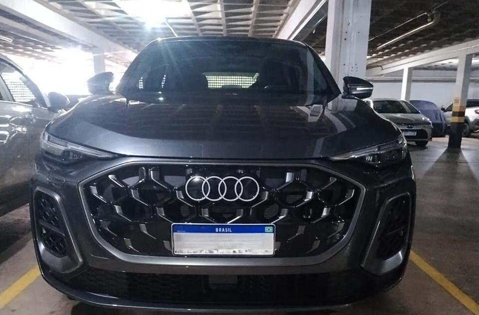 Carro apreendido durante Operação Tomada de Contas, — Foto: PF