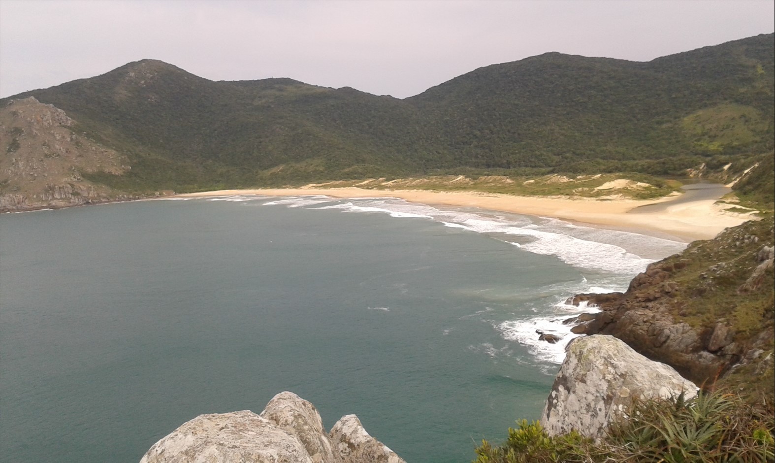Turista alemã morre afogada em praia isolada de Florianópolis