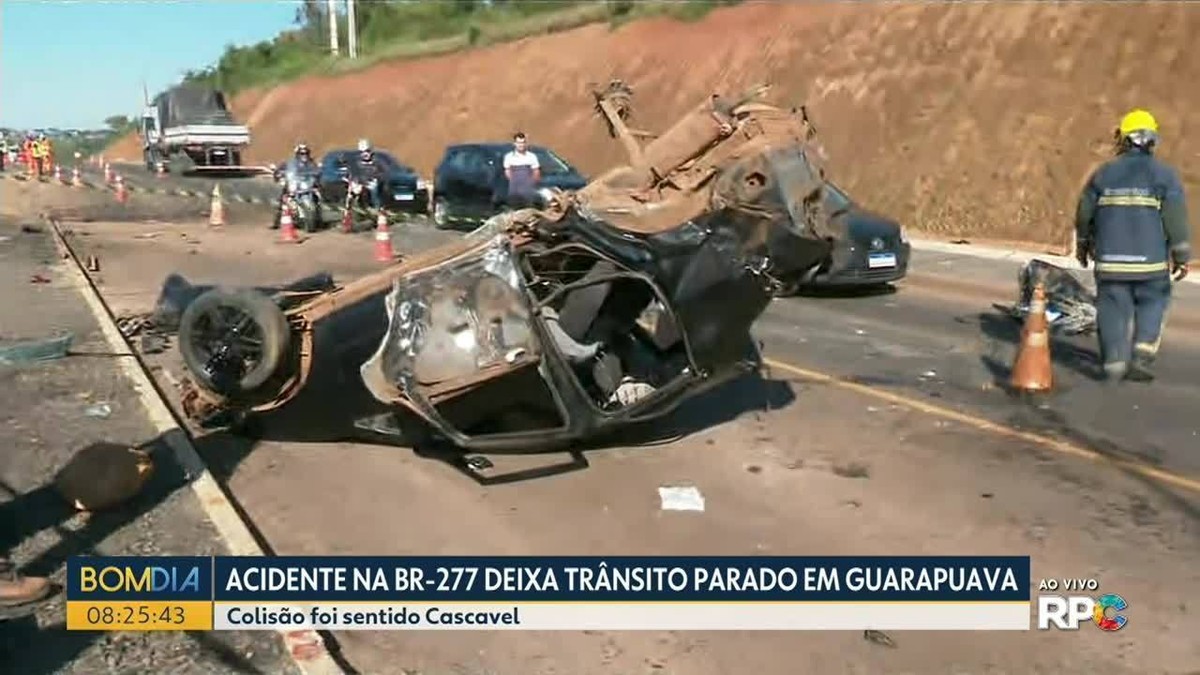 Motorista perde controle do carro e cai sobre outro na BR-277, uma pessoa  morreu