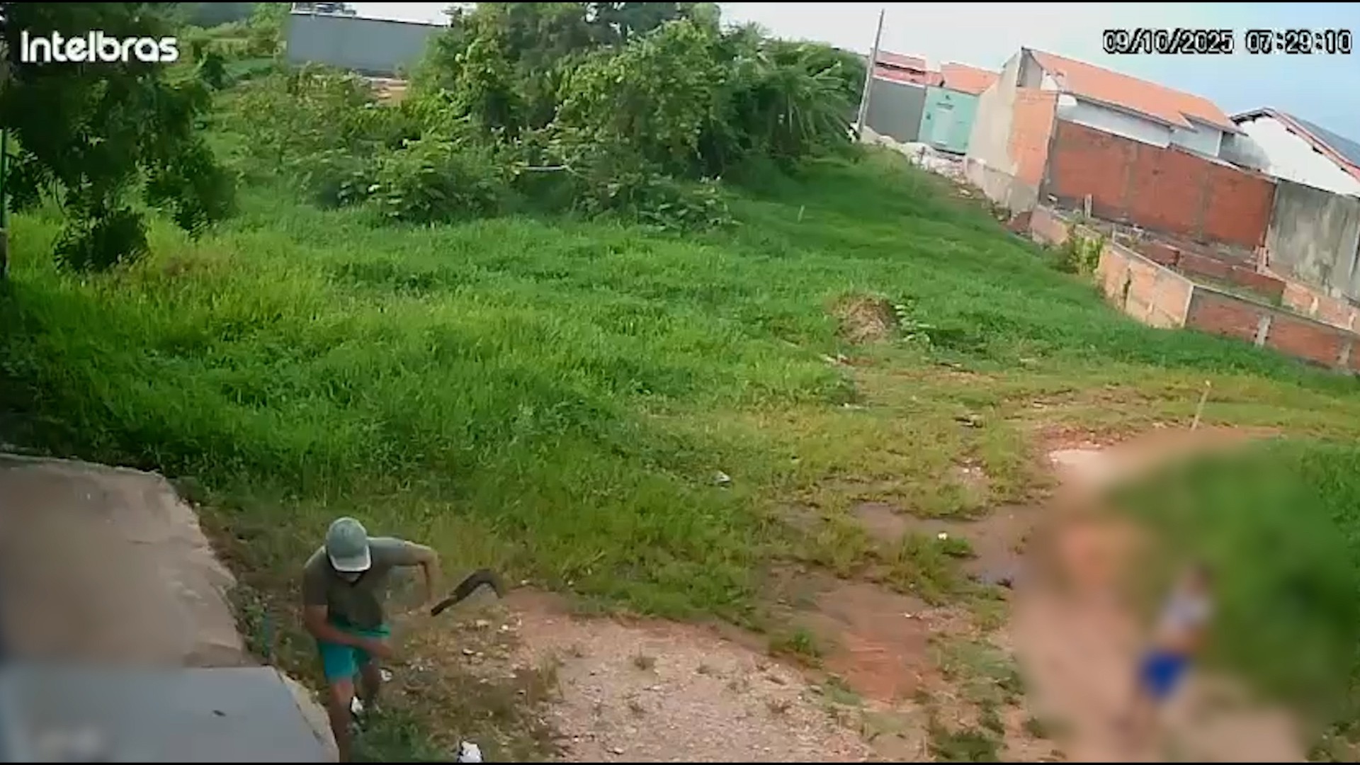 VÍDEO: Jovem é morta a golpes de foice por vizinho no interior do MA; três crianças testemunharam o crime