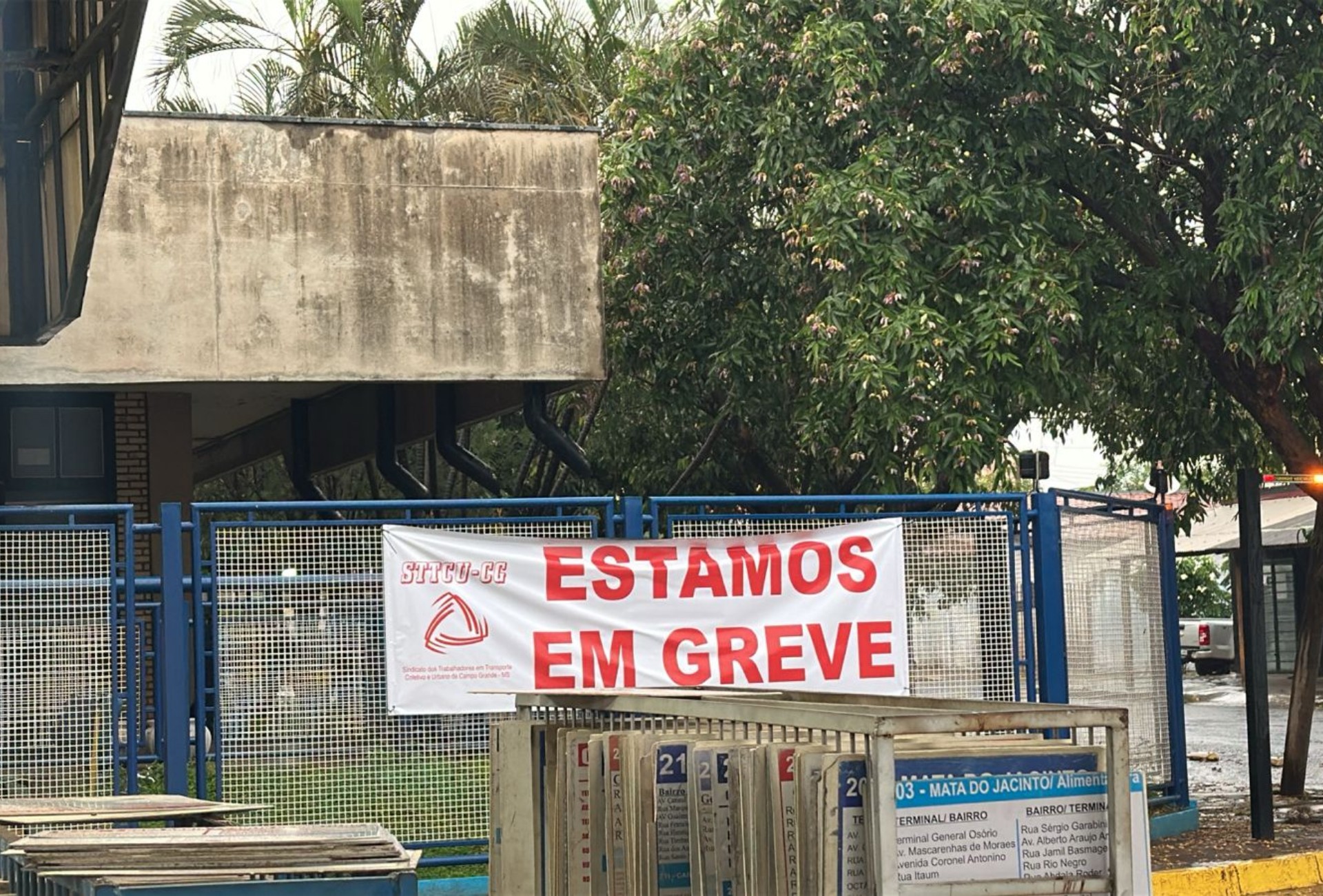 Justiça aumenta multa para R$ 100 mil por dia após descumprimento de decisão em greve de ônibus