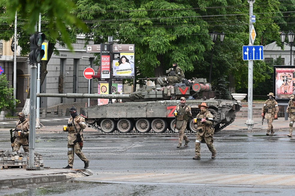 Membros do Grupo Wagner invadem Rostov, na Rússia, em 24 de junho de 2023 — Foto: REUTERS/Stringer