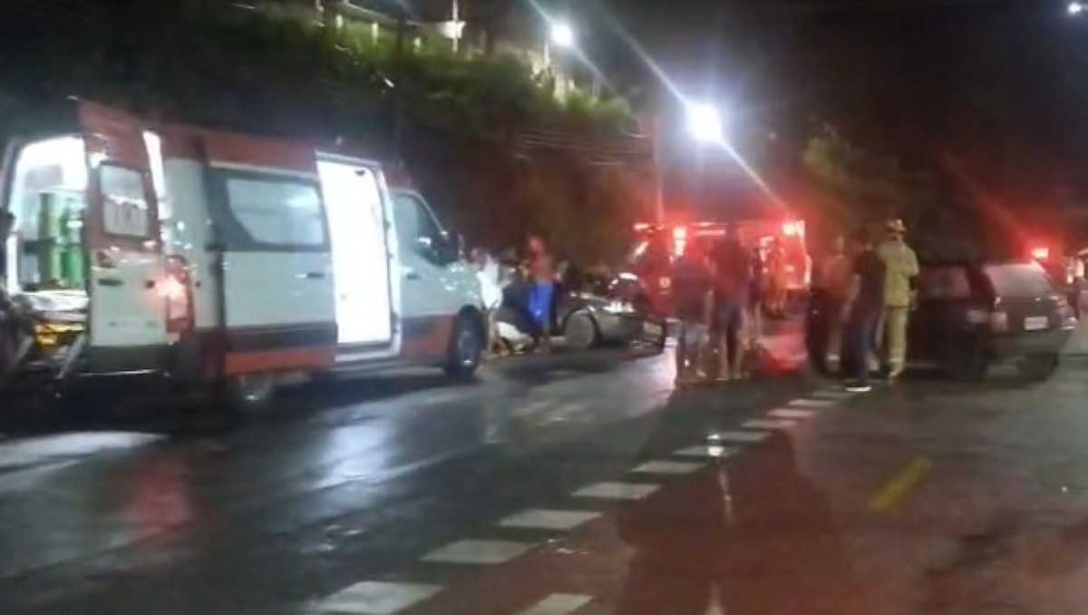 Acidente entre dois carros deixa homem ferido em Levy Gasparian 