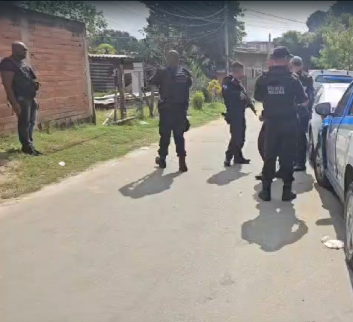 Operação prende três homens e apreende dois adolescentes em Paraíba do Sul