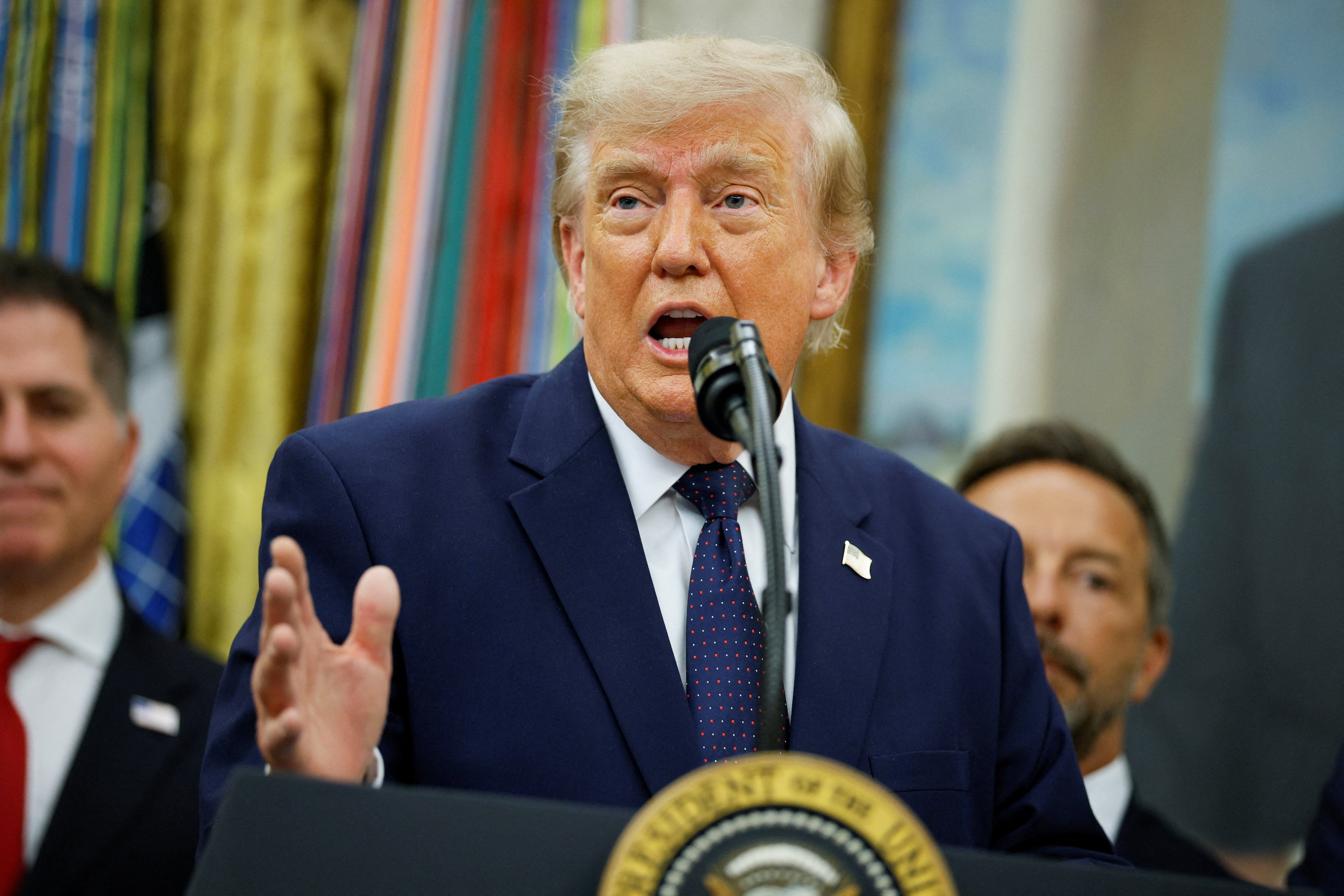 trump cartao vermelho