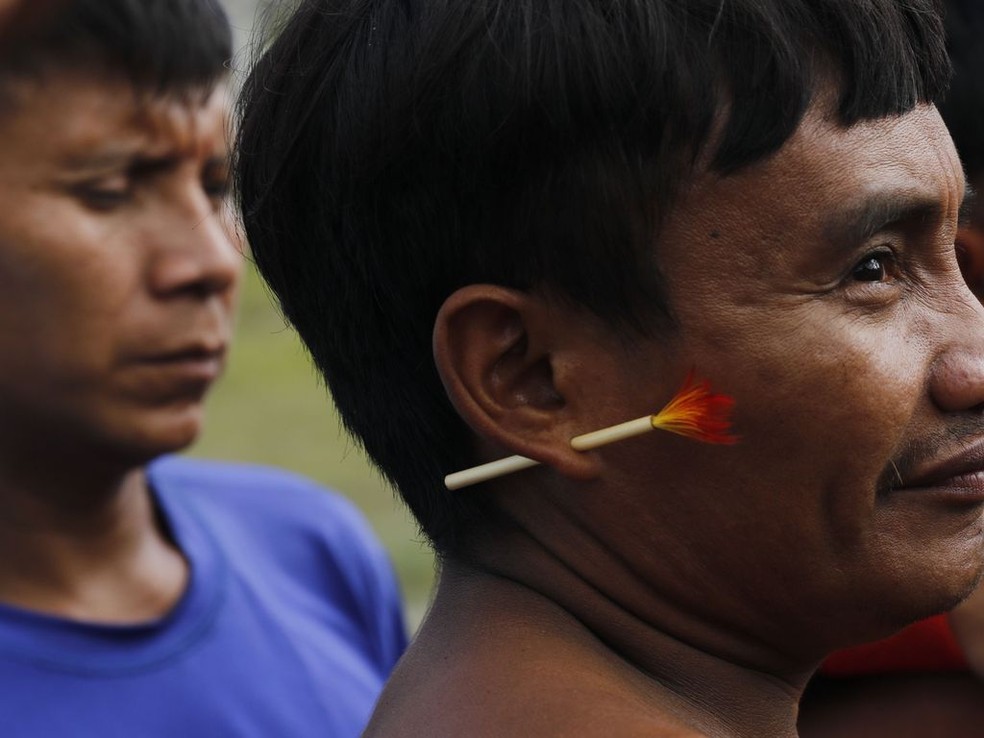 Homens yanomami em Surucucu, na Terra Indígena Yanomami, em foto de fevereiro de 2023. — Foto: Fernando Frazão/Agência Brasil