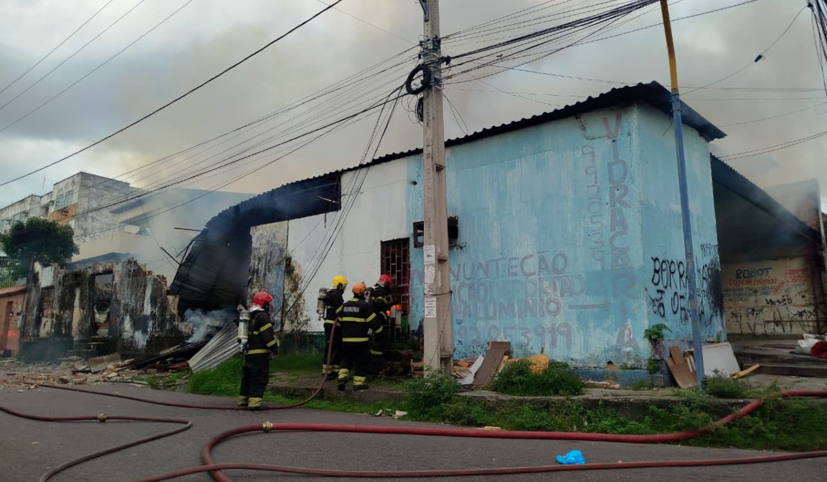 Incêndio é registrado em casa de Manaus