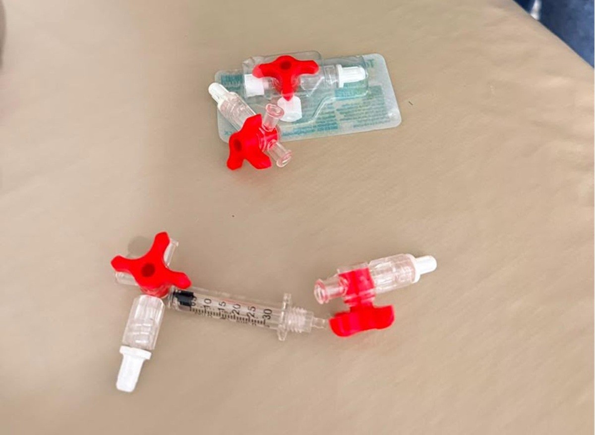 Clínica de estética é interditada após denúncias de procedimentos irregulares em Cabo Frio