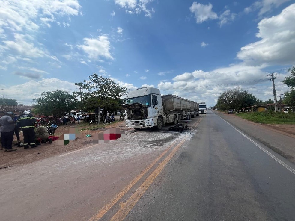 Casal morre após colisão frontal entre moto e carreta na BR-135, no interior o MA — Foto: Divulgação/PRF-MA