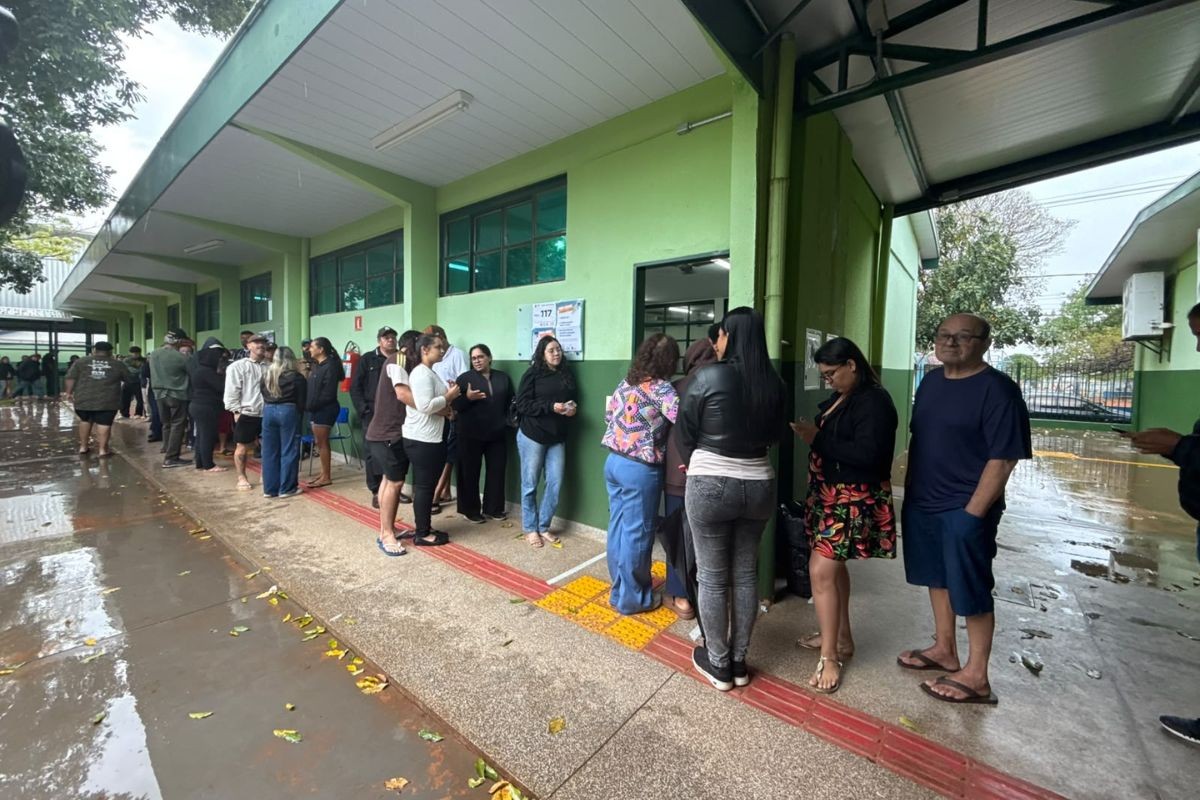 Eleitora de 61 anos passa mal na fila de votação e morre em MS