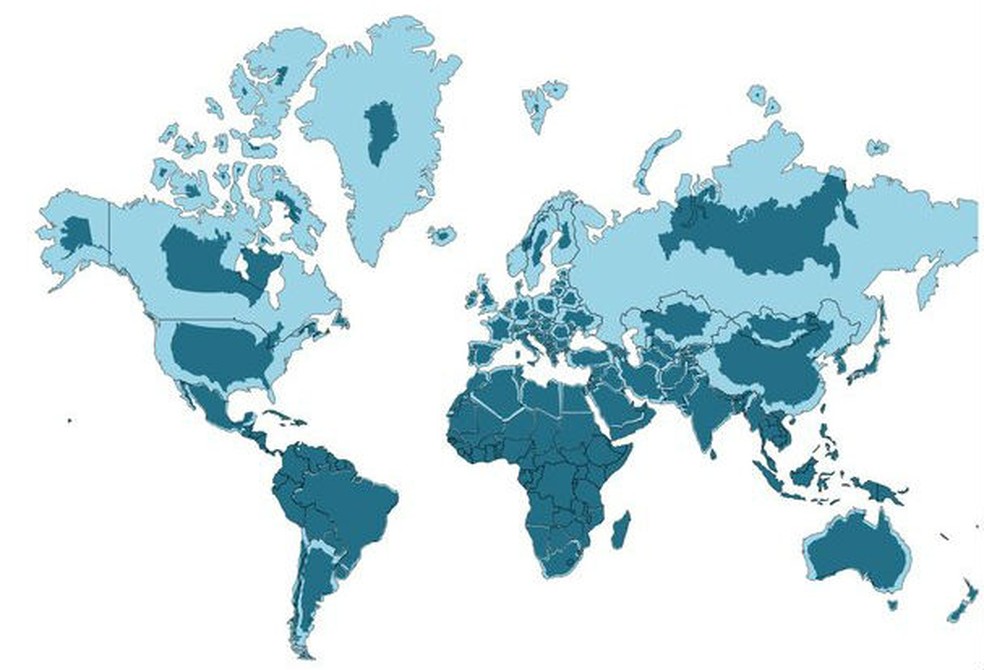 Novo mapa aprovado pela ONU: em azul escuro, o real tamanho dos países; em azul claro, como eram no mapa anterior. — Foto: Reprodução