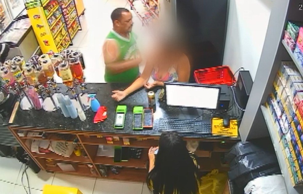 Mulher é agredida com soco no rosto em Salvador — Foto: Reprodução/Redes Sociais