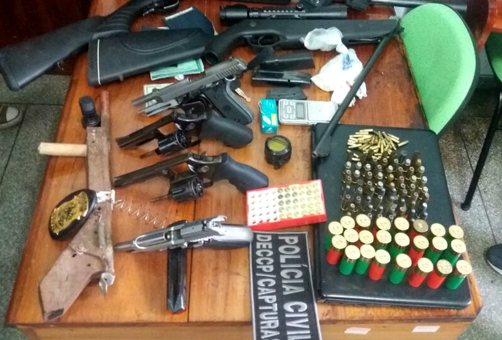 Polícia apreende 300 réplicas de armas à venda em Aparecida, SP - Jornal O  Globo