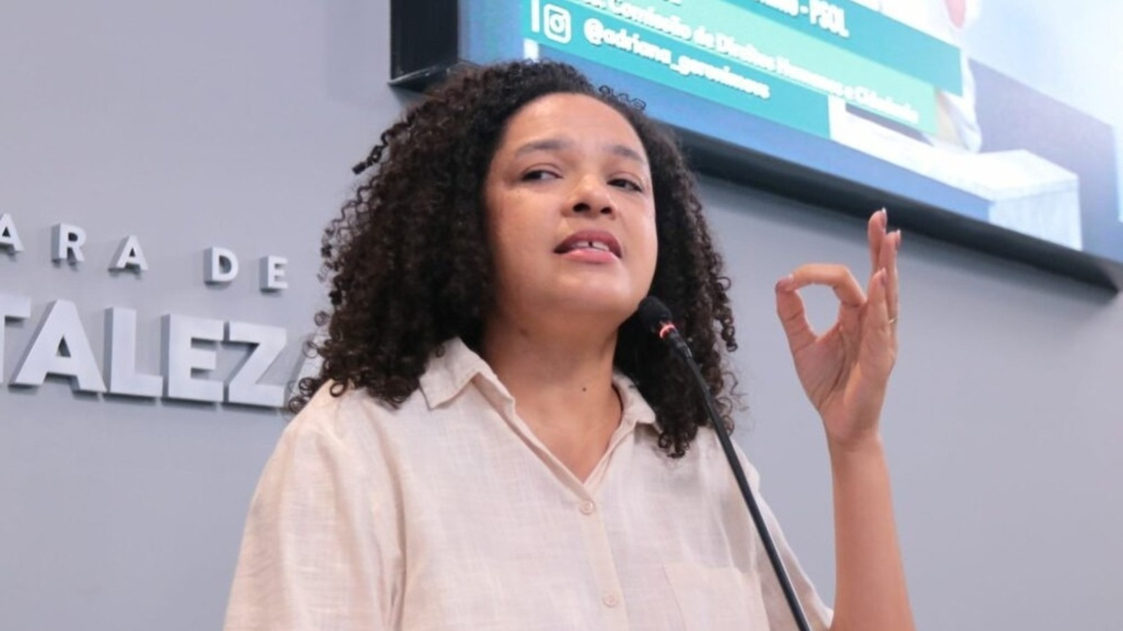 Vereadora Adriana Gerônimo denuncia ameaças de morte e ataques racistas e LGBTfóbicos, em Fortaleza