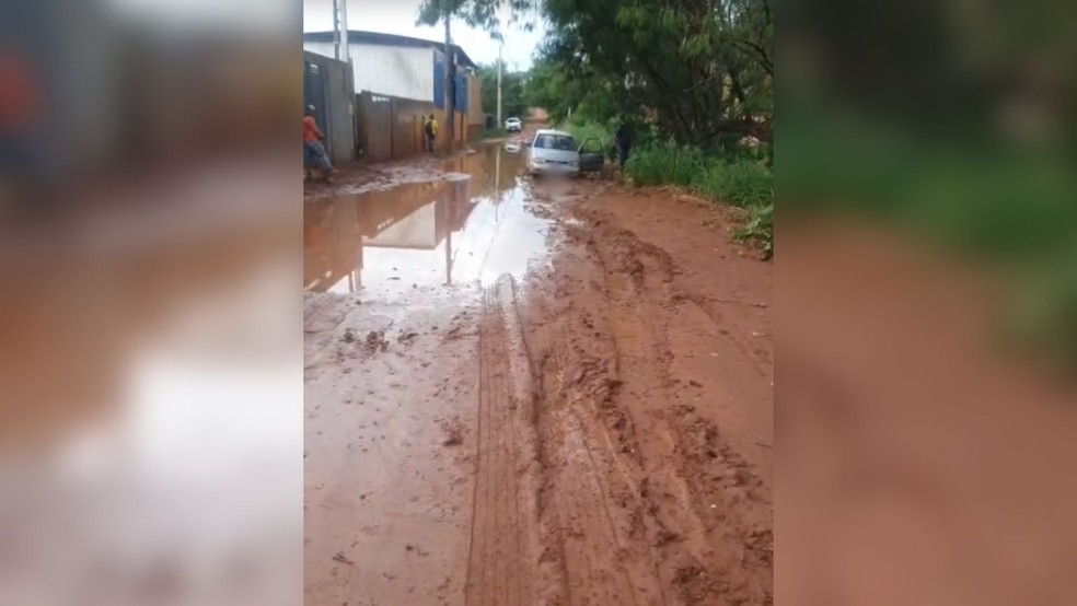Chuva causa transtornos em São José do Rio Preto (SP) — Foto: Reprodução / Whatsapp