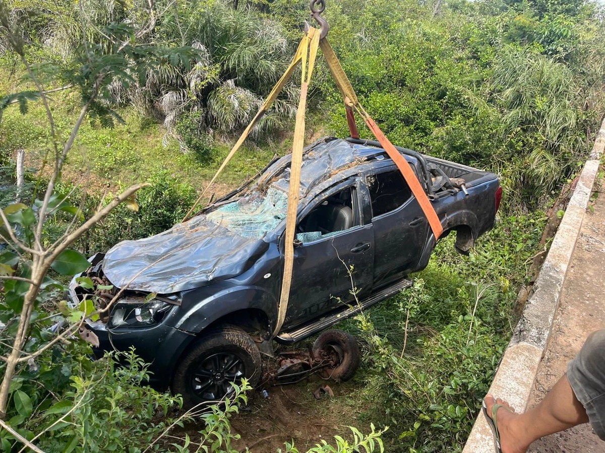 Caminhonete capota e deixa três mortos e dois feridos na PI-111, entre Piripiri e Barras