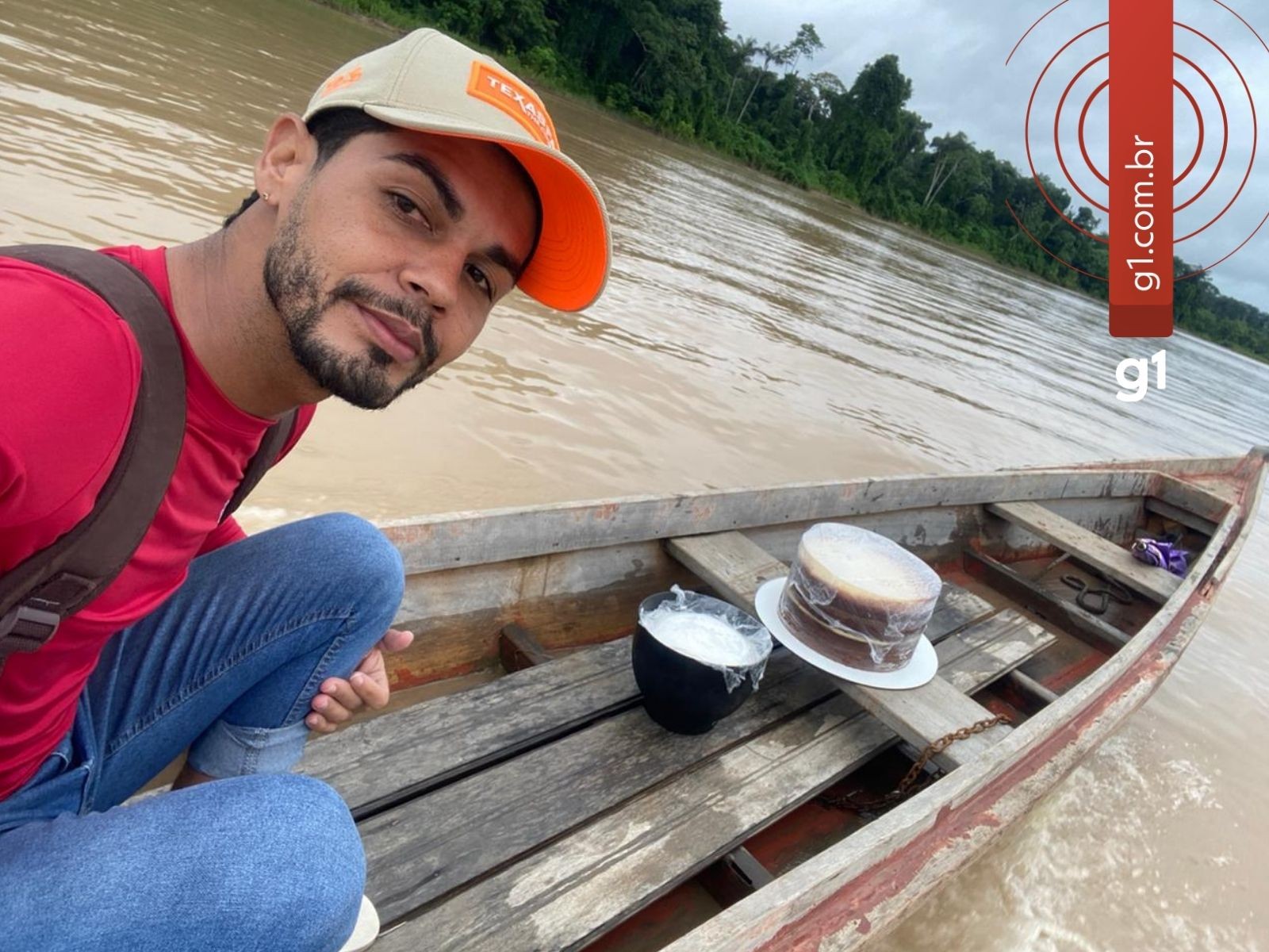 De barco, confeiteiro navega por rio para entregar bolos em comunidades no AC: 'Aventura à parte'