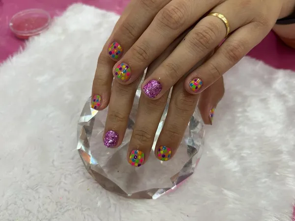 VÍDEO: Aprenda a fazer unhas com decoração temática de carnaval; veja o  passo a passo, Carnaval 2023 no Vale do Paraíba