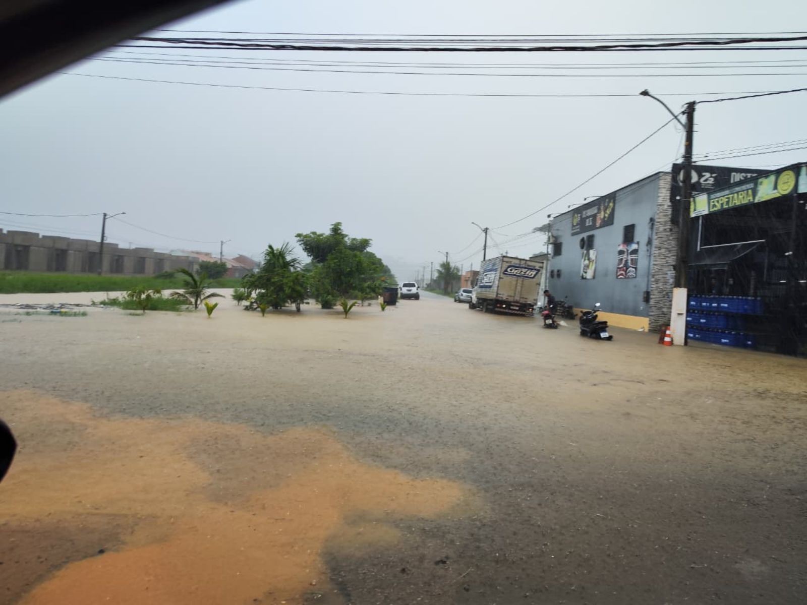 Chuvas intensas causam alagamentos em diversos bairros de Rio Branco; VÍDEOS