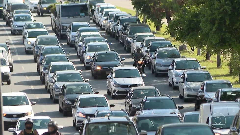 Governo começa a renovar CNH automaticamente e sem custo para motoristas sem infrações