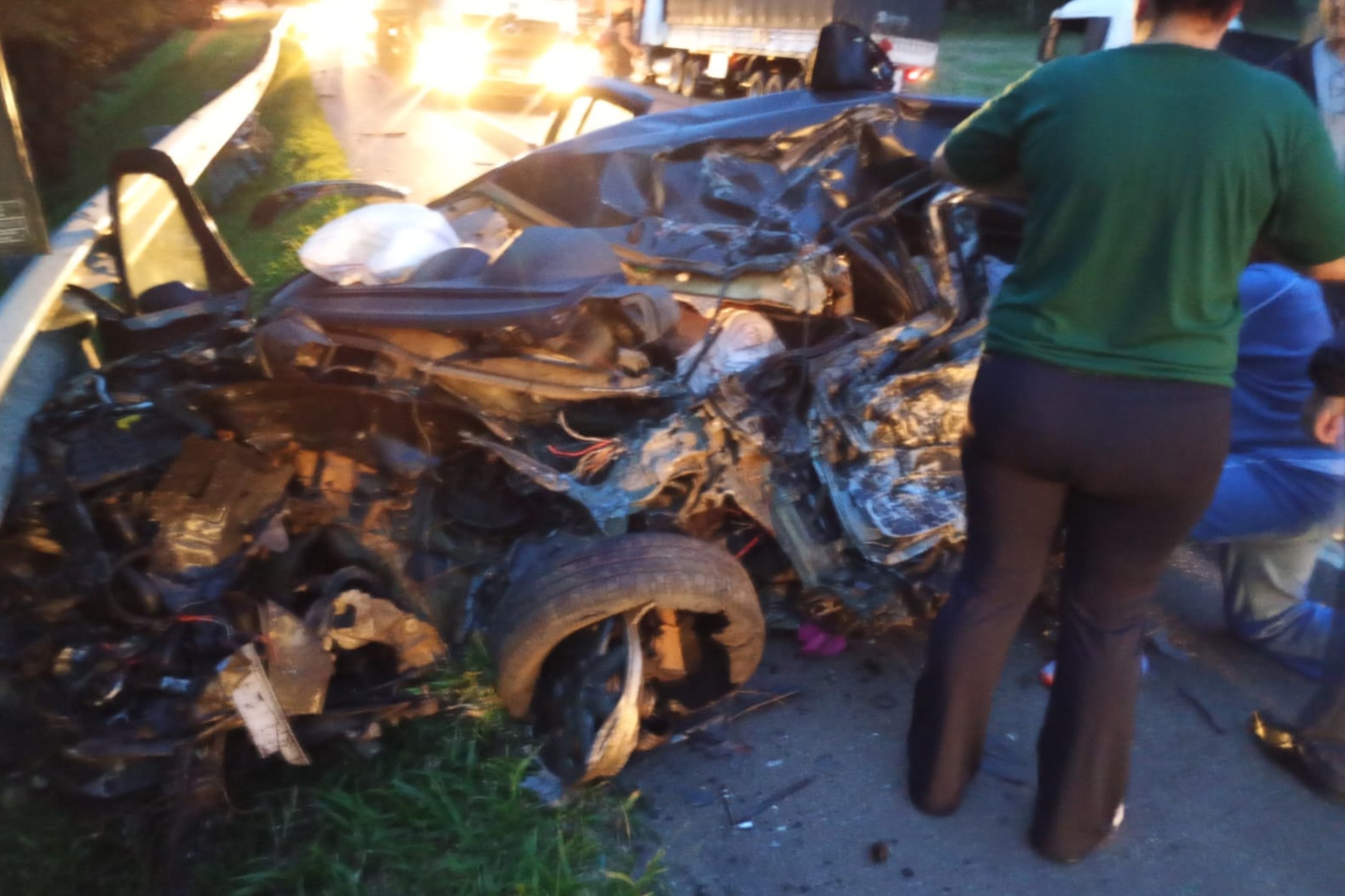 Pai, mãe e filha de 4 anos morrem em acidente na BR-116, no Paraná