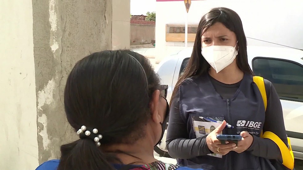 Mulher trabalhando no Censo em Pernambuco, em imagem de arquivo — Foto: Reprodução/TV Globo