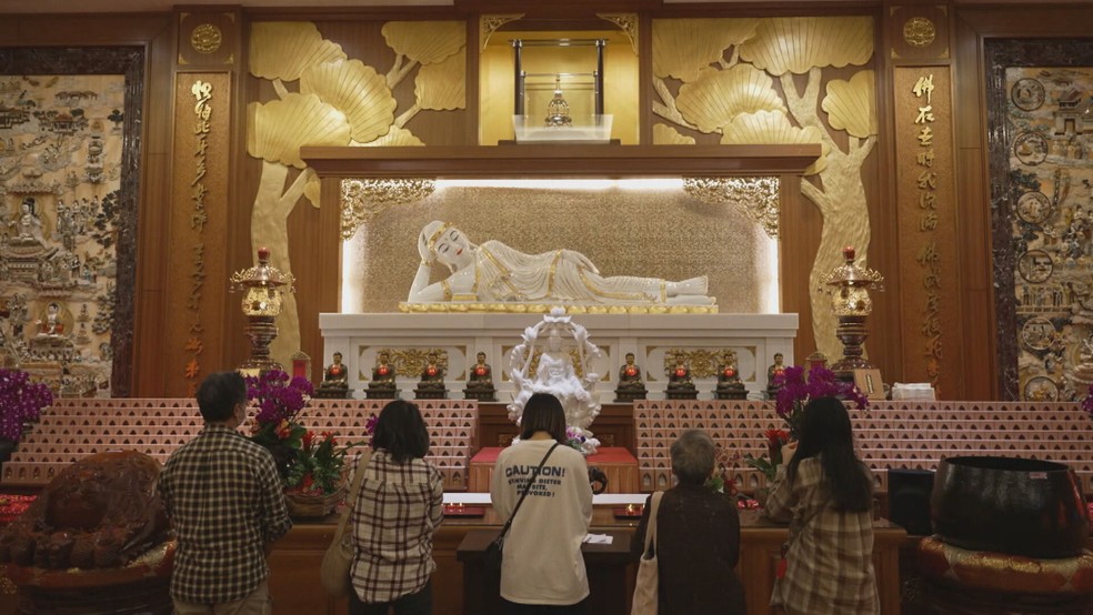 Templo guarda o momento da morte do Buda. — Foto: Reprodução/TV Globo