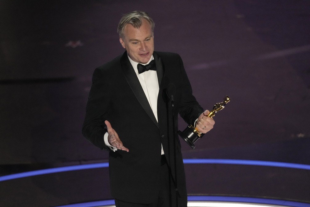 Christopher Nolan recebe prêmio de Melhor Direção no Oscar 2024 por 'Oppenheimer' — Foto: AP Photo/Chris Pizzello