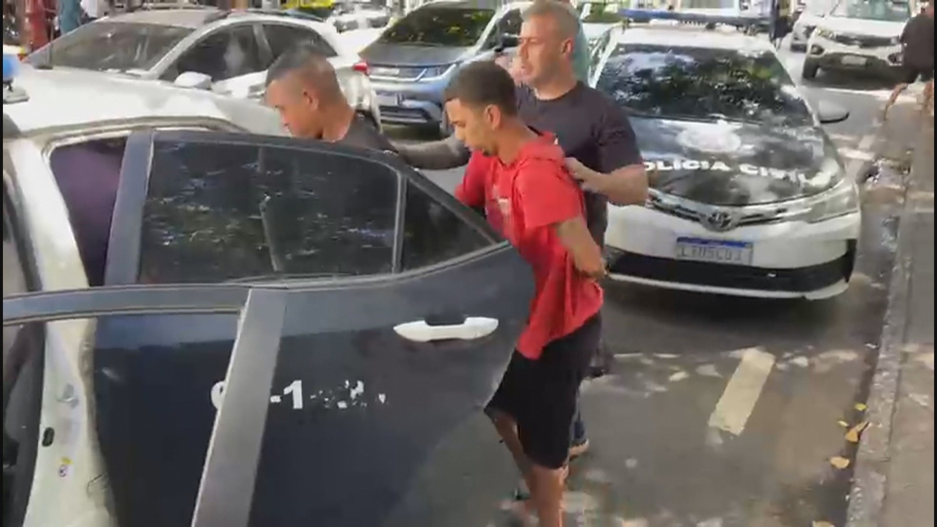 Polícia Civil prende dois suspeitos de integrar quadrilha especializada em roubo de joias na Zona Sul do Rio