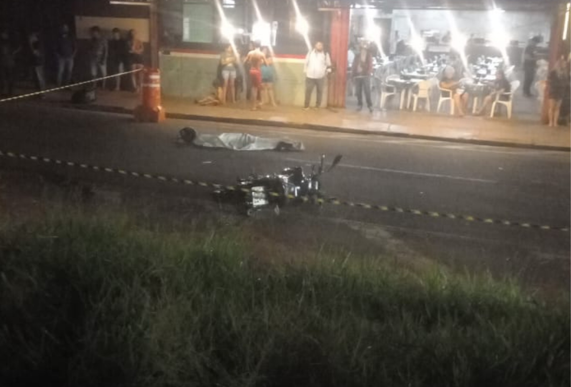 Adolescente morre após cair de motocicleta e ser atropelado por ônibus em Campo Grande