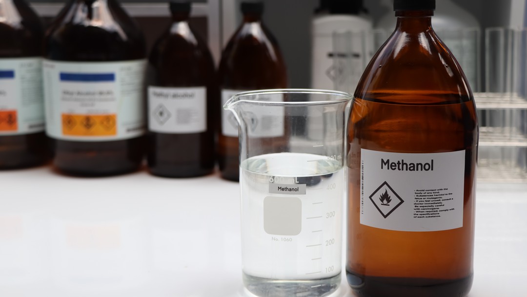 Metanol: quais s&atilde;o os sintomas da intoxica&ccedil;&atilde;o causada por subst&acirc;ncia em  bebidas alco&oacute;licas adulteradas em SP