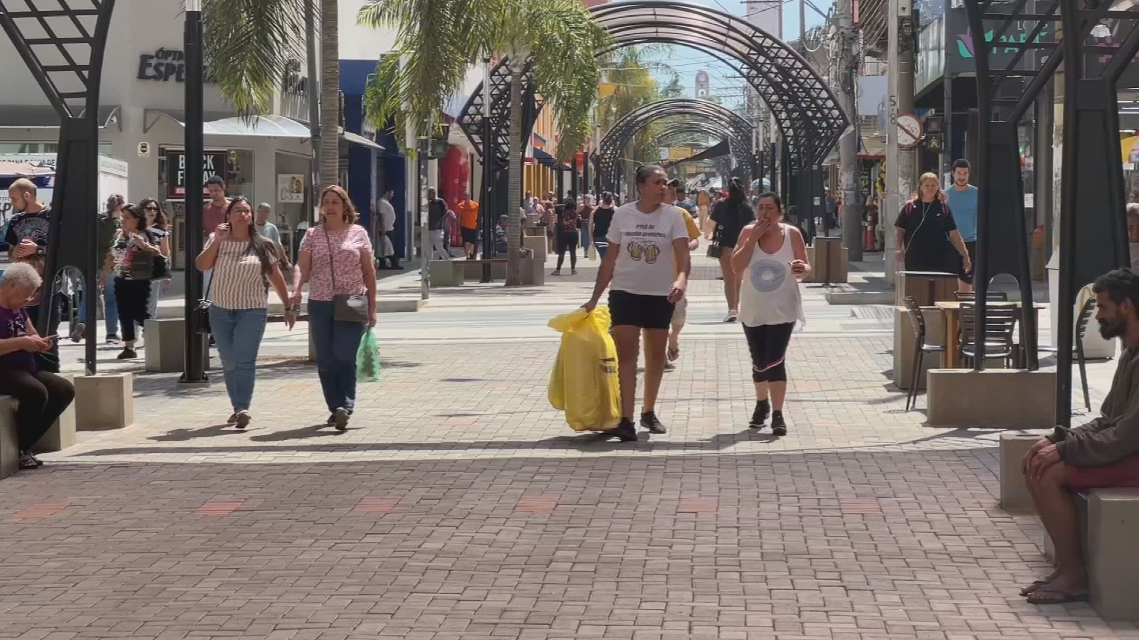 Comércio amplia horário para o Natal e espera alta nas vendas em Bauru e Marília 