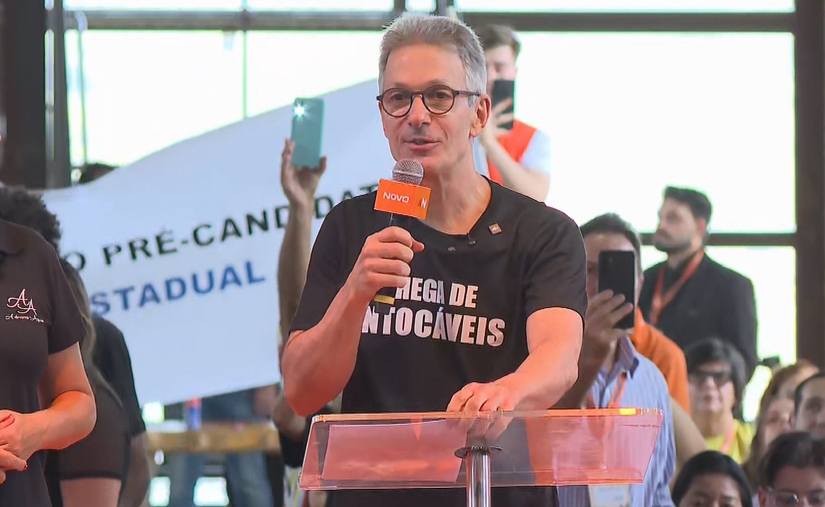 Zema diz que episódio envolvendo Flávio Bolsonaro e Daniel Vorcaro é 'página virada' e comenta denúncia da PGR