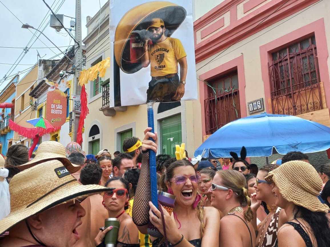 Fantasias, blocos e trios elétricos: veja como foi o domingo de Carnaval nas principais capitais