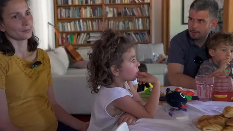 'Neste bairro... famílias com quatro ou cinco filhos deixaram de ser uma raridade', segundo Maté Gorondy — Foto: BBC