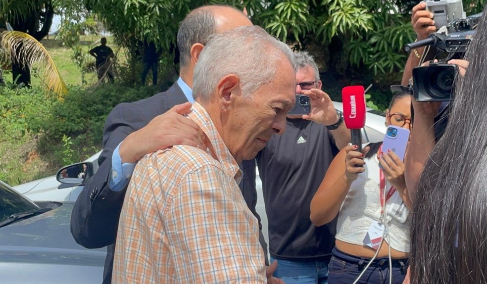 Desembargador aposentado condenado por estuprar a própria neta é preso após se entregar à polícia em Manaus — Foto: Foto: Lucas Macedo/g1 Amazonas