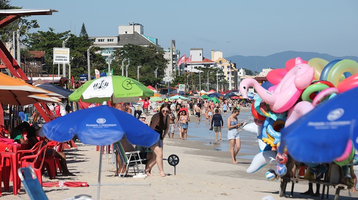Turistas são torturados após fazerem gestos interpretados como símbolo de facção em praia de Florianópolis e três são presos | Santa Catarina | G1