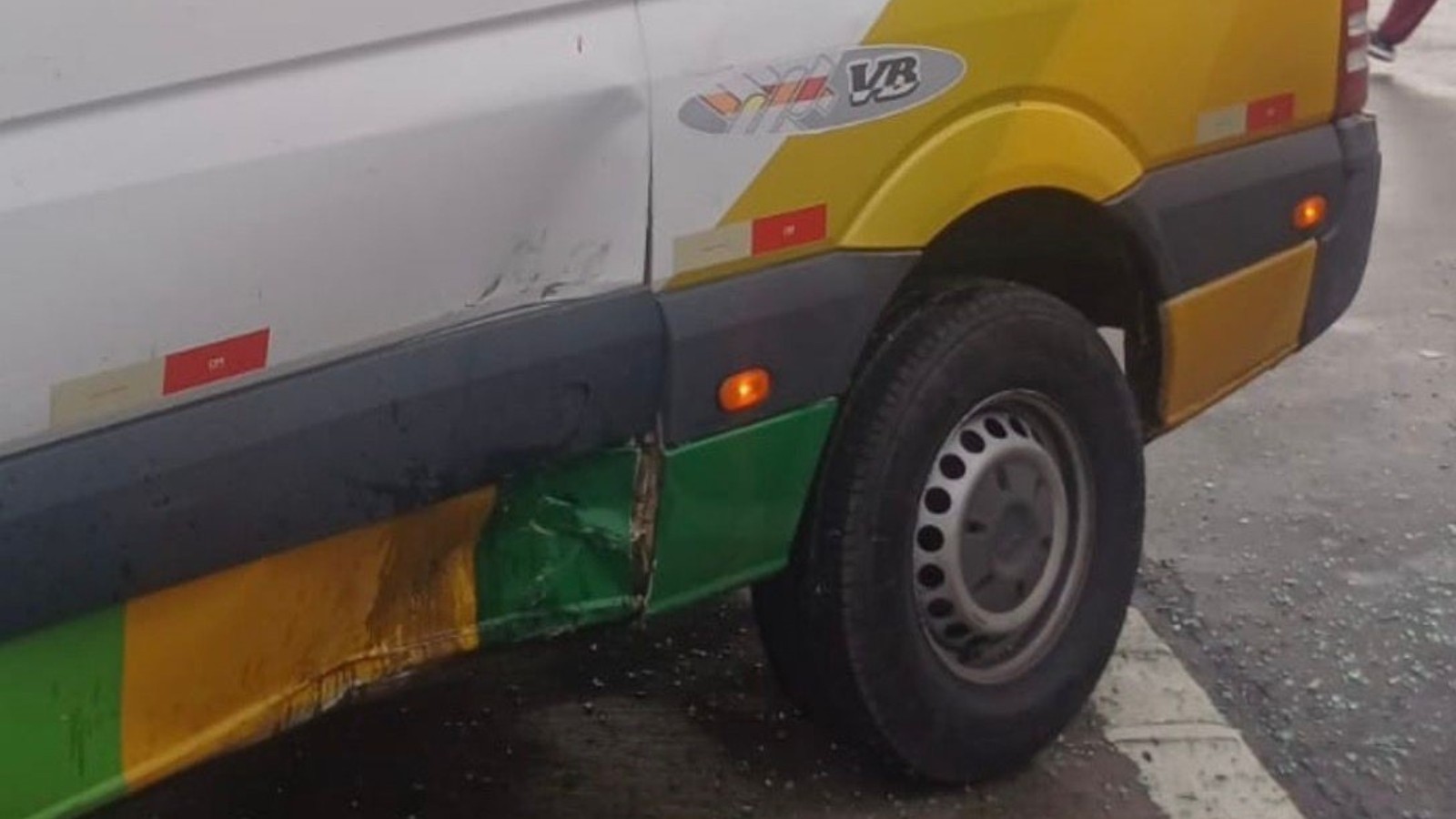 Acidente entre moto e van deixa duas pessoas feridas em Campinas