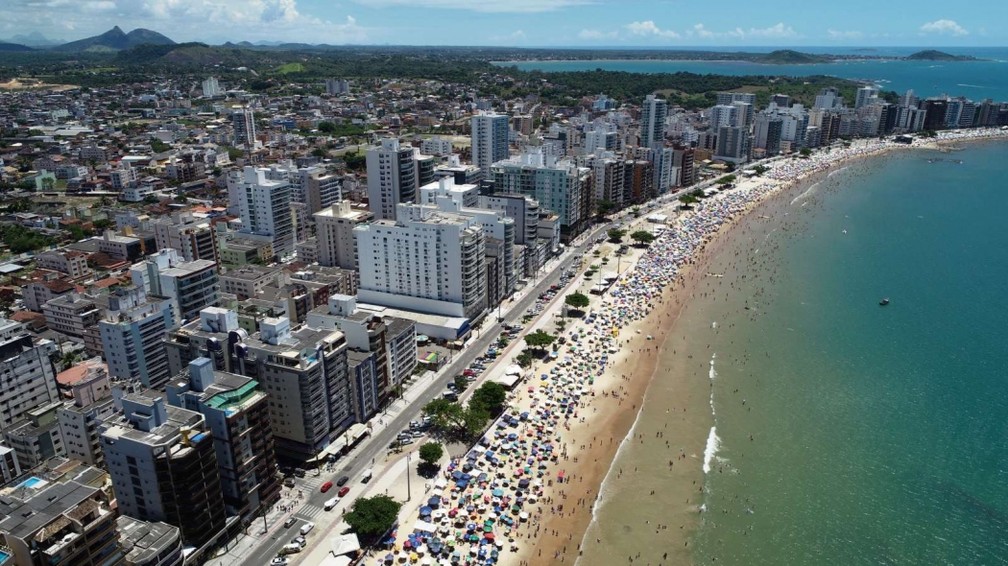 Praia do Morro em Guarapari, Espírito Santo — Foto: Secundo Rezende/Drone