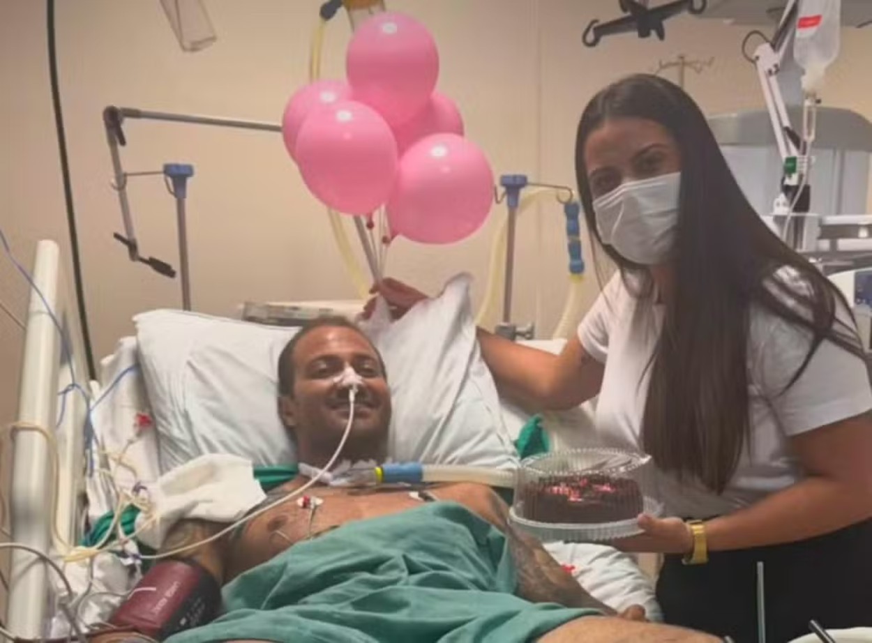 Após ficar em coma por um mês e fazer 14 cirurgias, motociclista que 'girou no ar' em grave acidente celebra recuperação: 'grato por essa nova vida' 