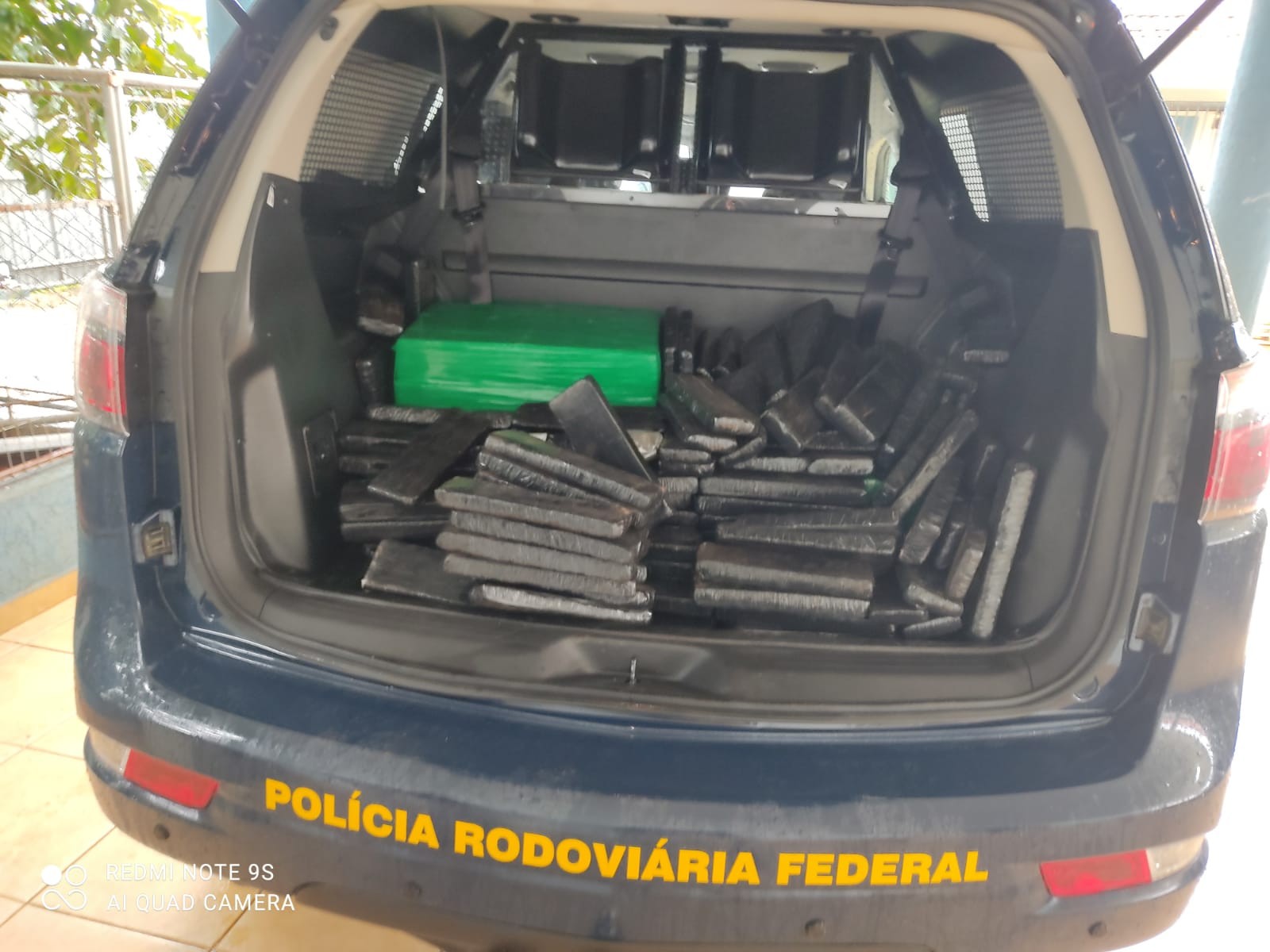 Casal é preso transportando 160 kg de drogas com filho de dois anos, no Paraná; criança foi para o Conselho Tutelar