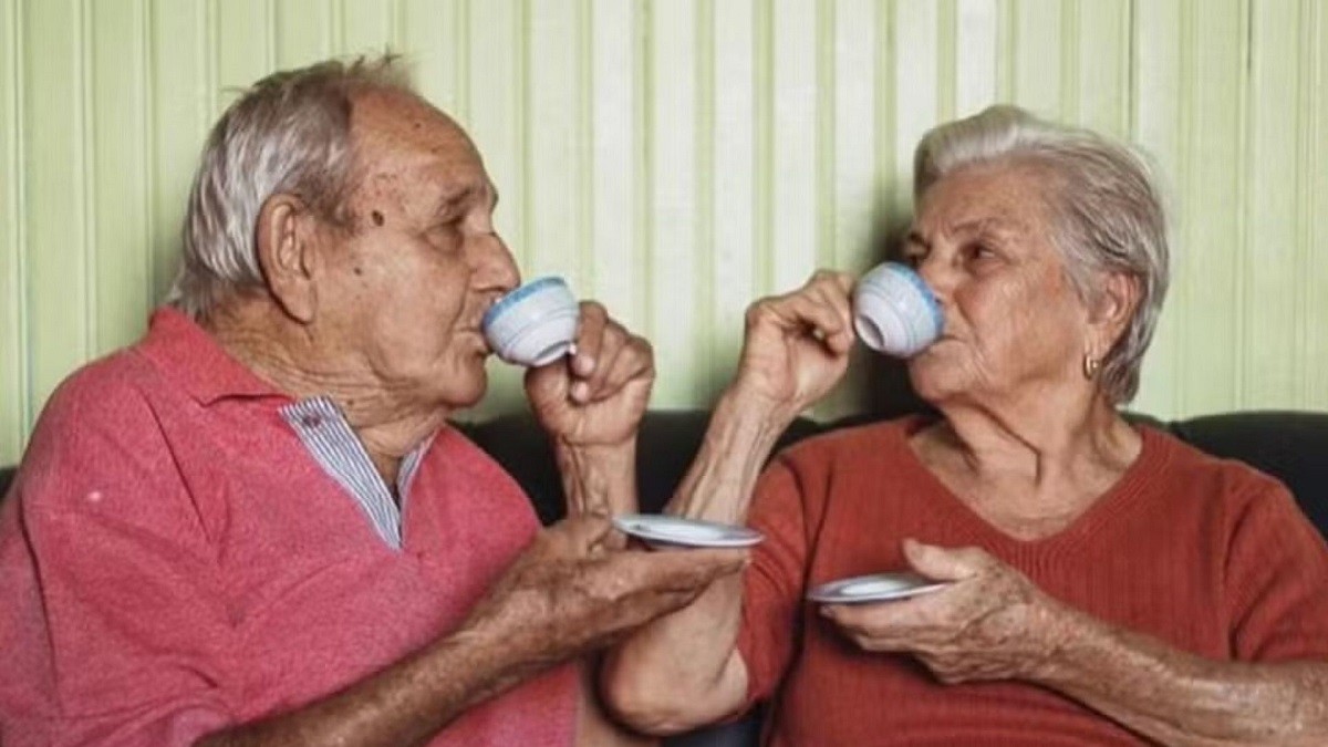 ‘Senhora Bacana’ se emociona e agradece seguidores em último adeus ao ‘Senhor Bacana’: ‘Fizemos tudo o que pudemos’