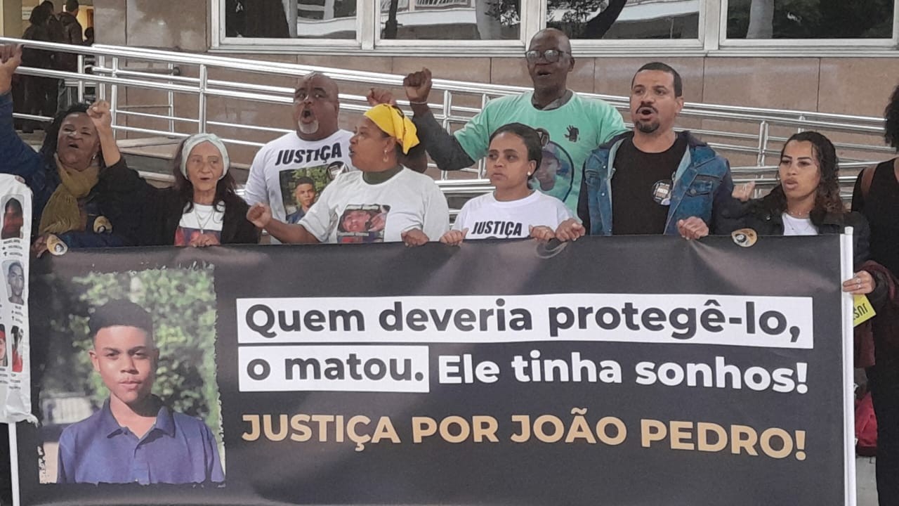 Justiça decide levar policiais envolvidos na morte de João Pedro a júri popular